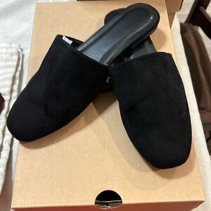 Black slip ones size 9